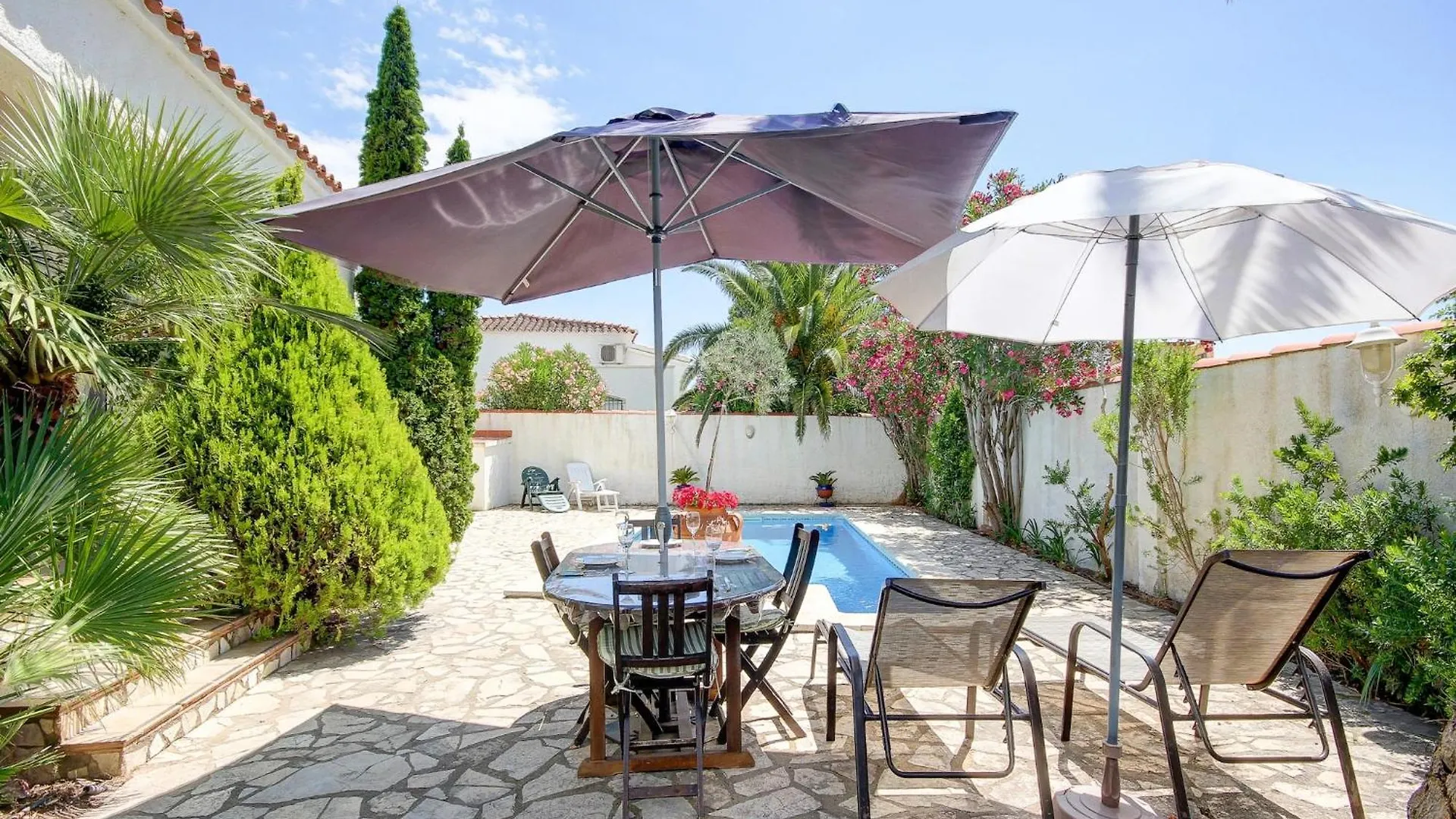 Ferienhaus Lush Apartment With View Roses